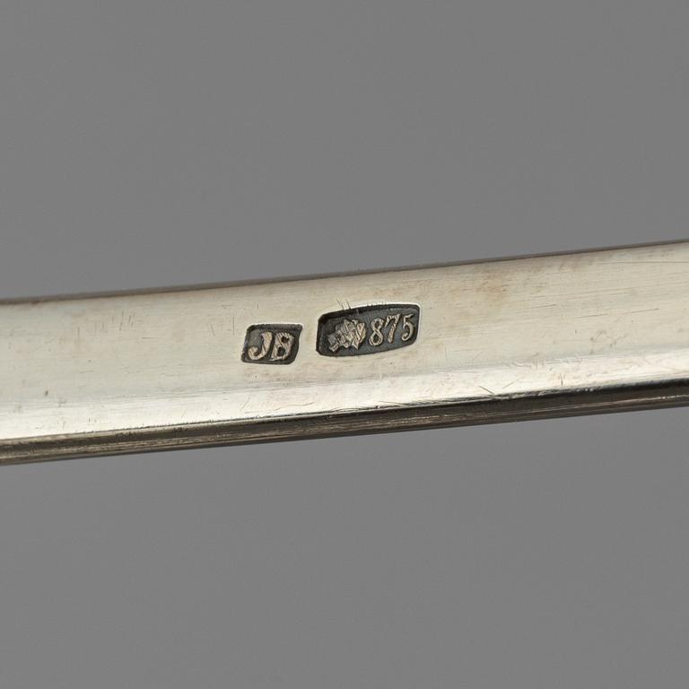 JÜLIIS BLÜM (1873-1932), Riga, bestickservis, silver, 100 delar, med monogram.