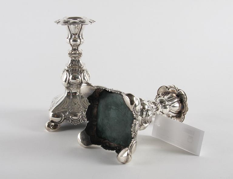 LJUSSTAKAR, ett par, silver, GAB 1949, barockstil.