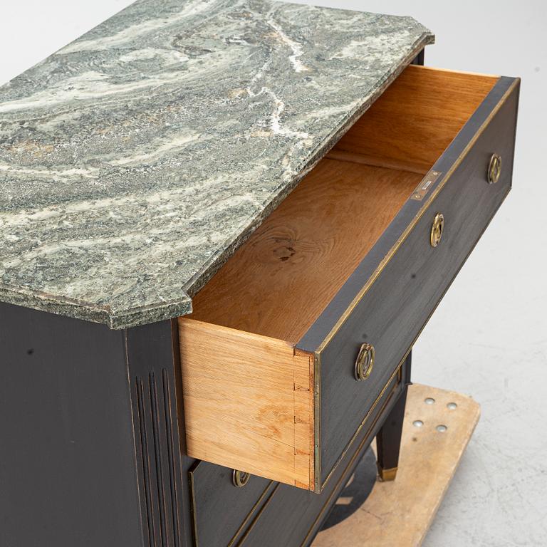 Chest of drawers, Gustavian style, 20th century.