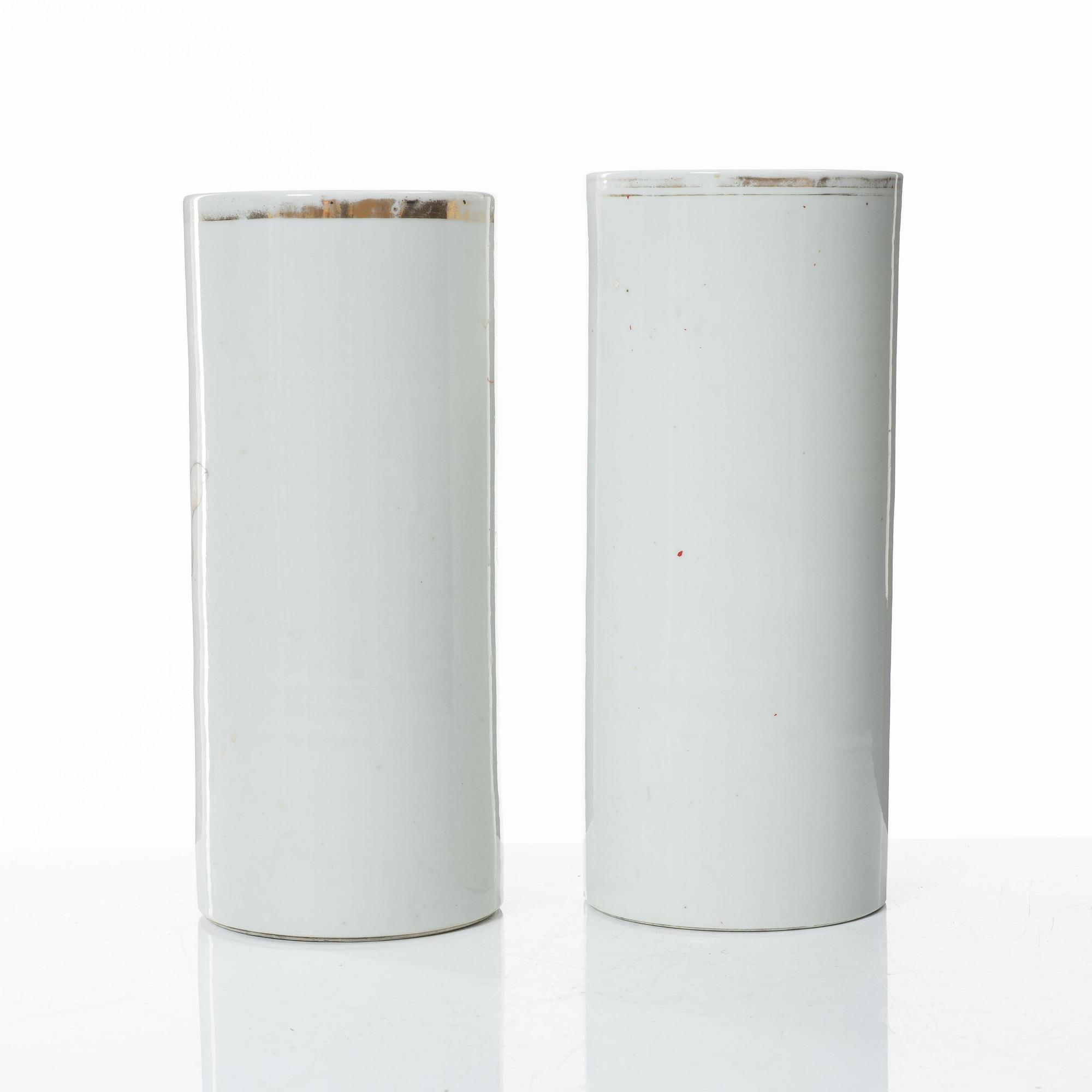 A pair of porcelain vases and a pair of table lamps, China, 20th Century.