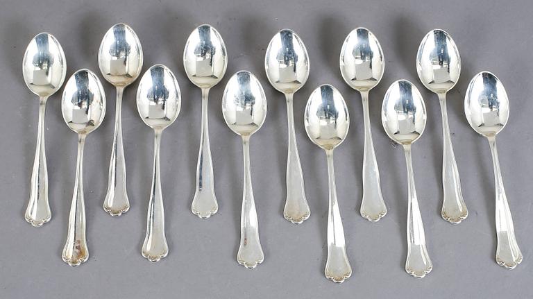 PARTI SILVER. 35 delar. Bl a CG Hallberg, Stockholm 1940. Tot vikt ca 1125 g.