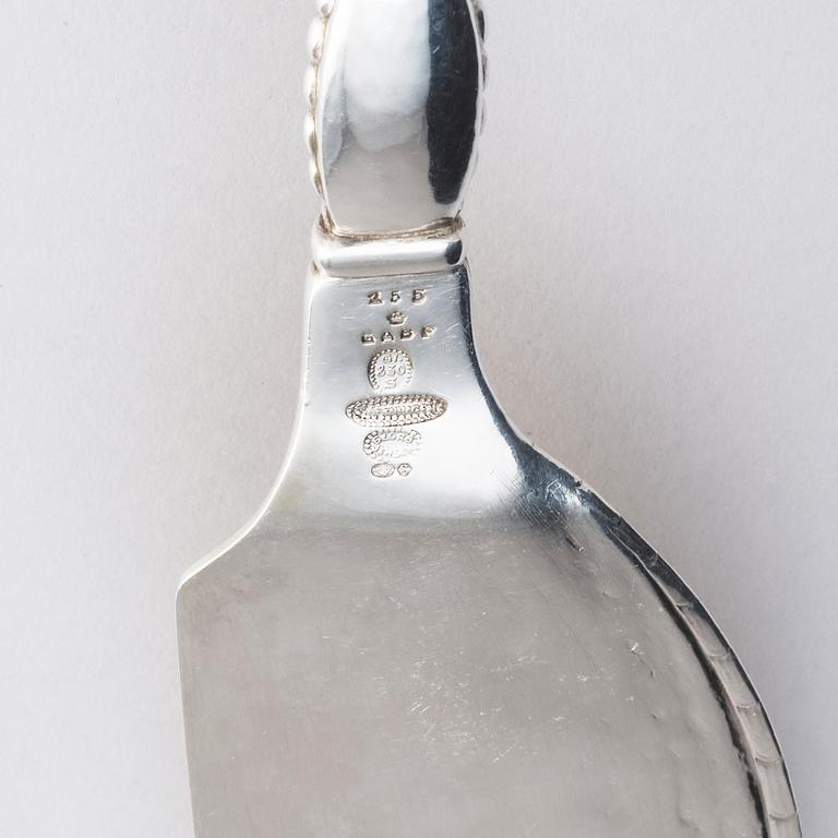 Georg Jensen, serveringsspade, Köpenhamn 1915-1919, 830/1000 silver, design nr 155, svenska importstämplar GAB F.