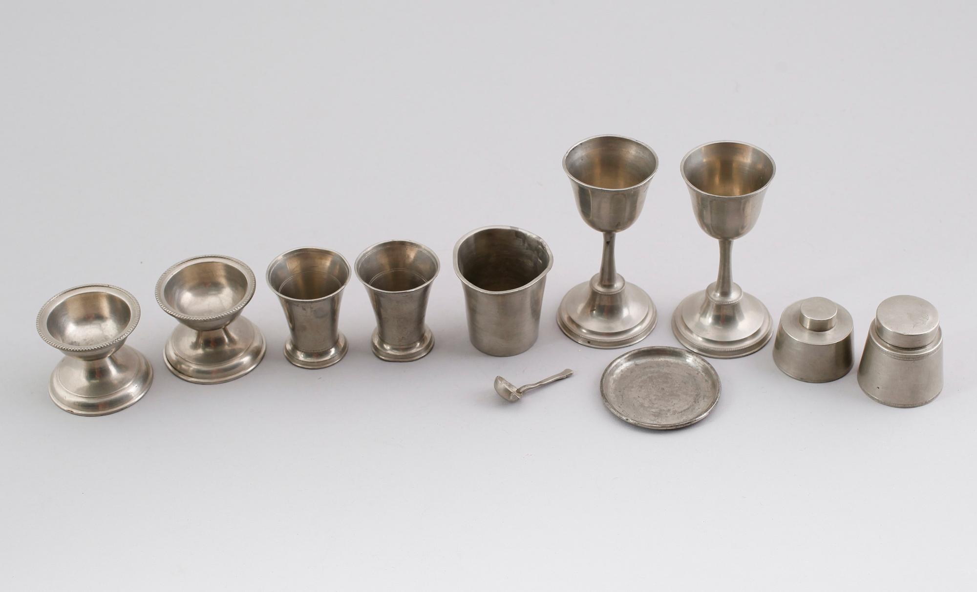 SAMLING TENNFÖREMÅL, 9 delar, 1800-/1900-tal.