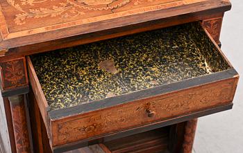 An Italien late 18th century chamber pot cupboard.