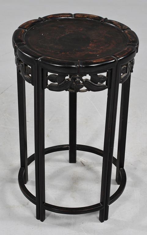 PIEDESTALBORD, orientaliskt, 1900-talets första hälft.