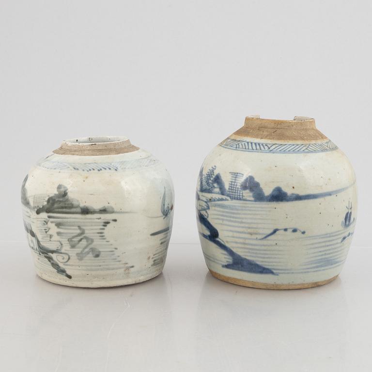 Two Chinese blue and white jars, late Qing dynasty, 19th century.