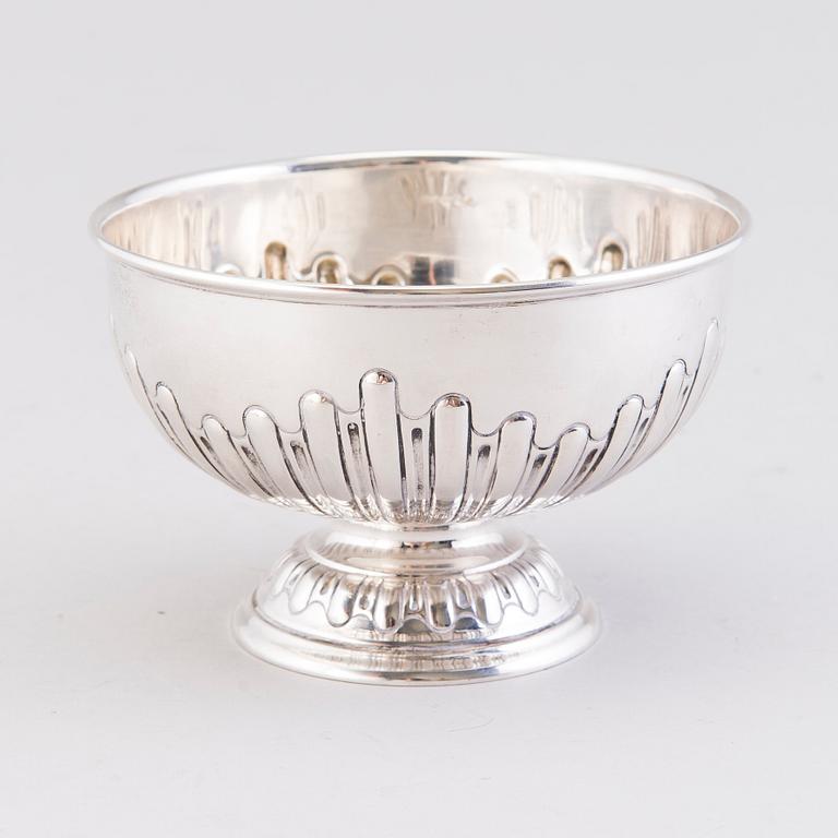 An English silver bowl, London 1901, Finnish import marks.