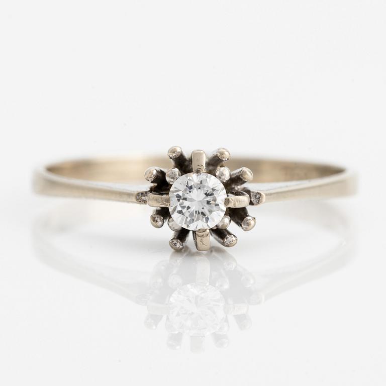 Ring, white gold with brilliant-cut diamond.