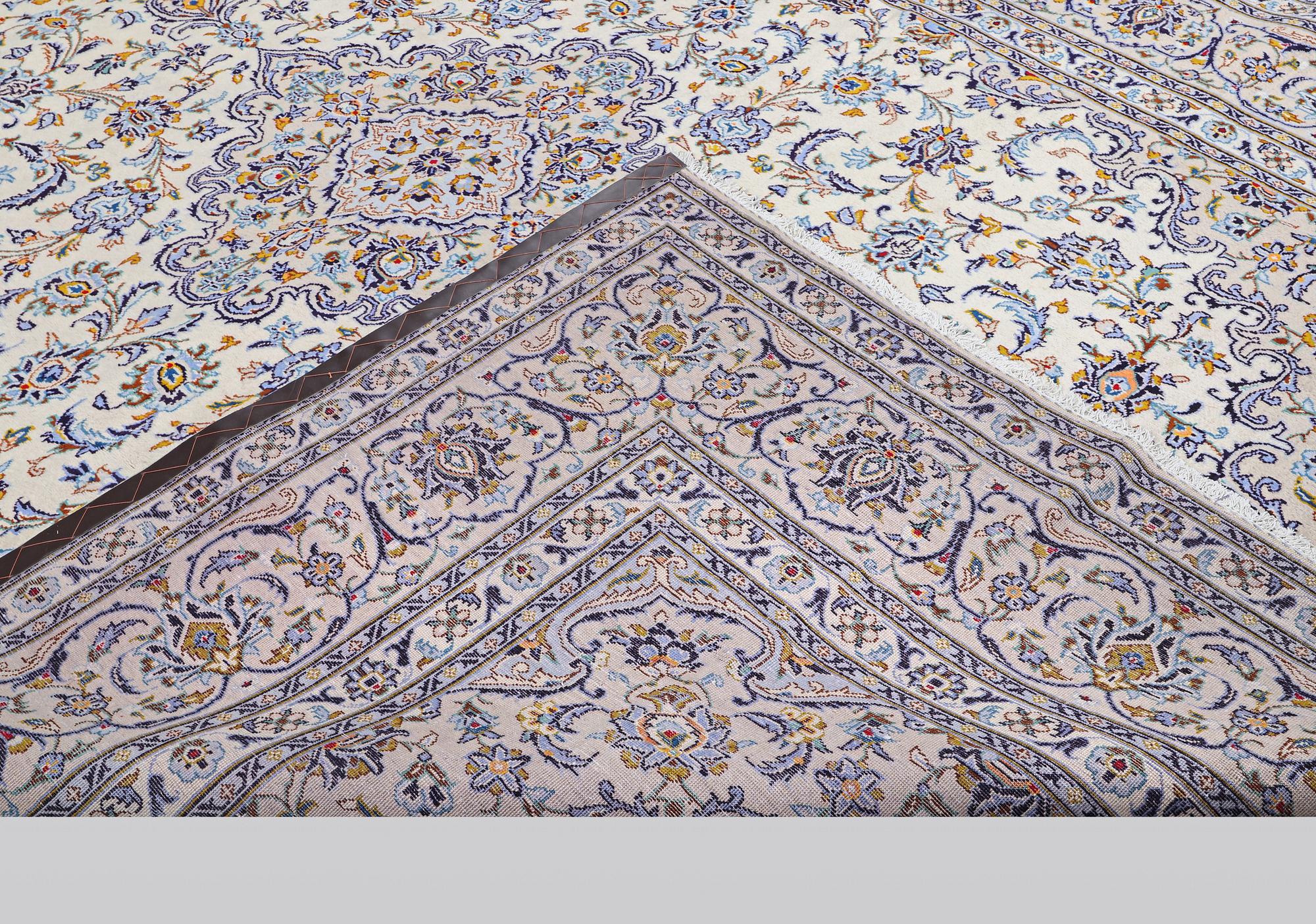 Matta, Keshan, ca 390 x 290 cm.