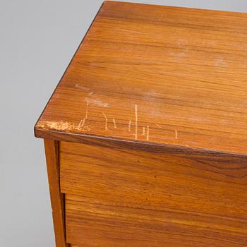 Ilmari Tapiovaara, laatikostopari/yöpöytäpari,  malli 1503, Asko 1960-luku.