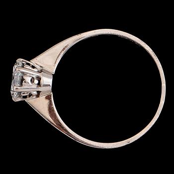 RING, 18 k vitguld, solitär briljantslipad diamant 0.98 ct. svenska stämplar CESON, 1974.