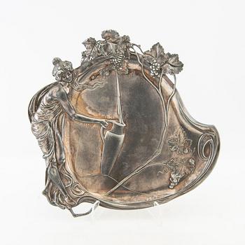 Decorative dish Wurtembergische Metalwaren fabrik Art Nouveau around 1900 silver-plated (Britannia metal).