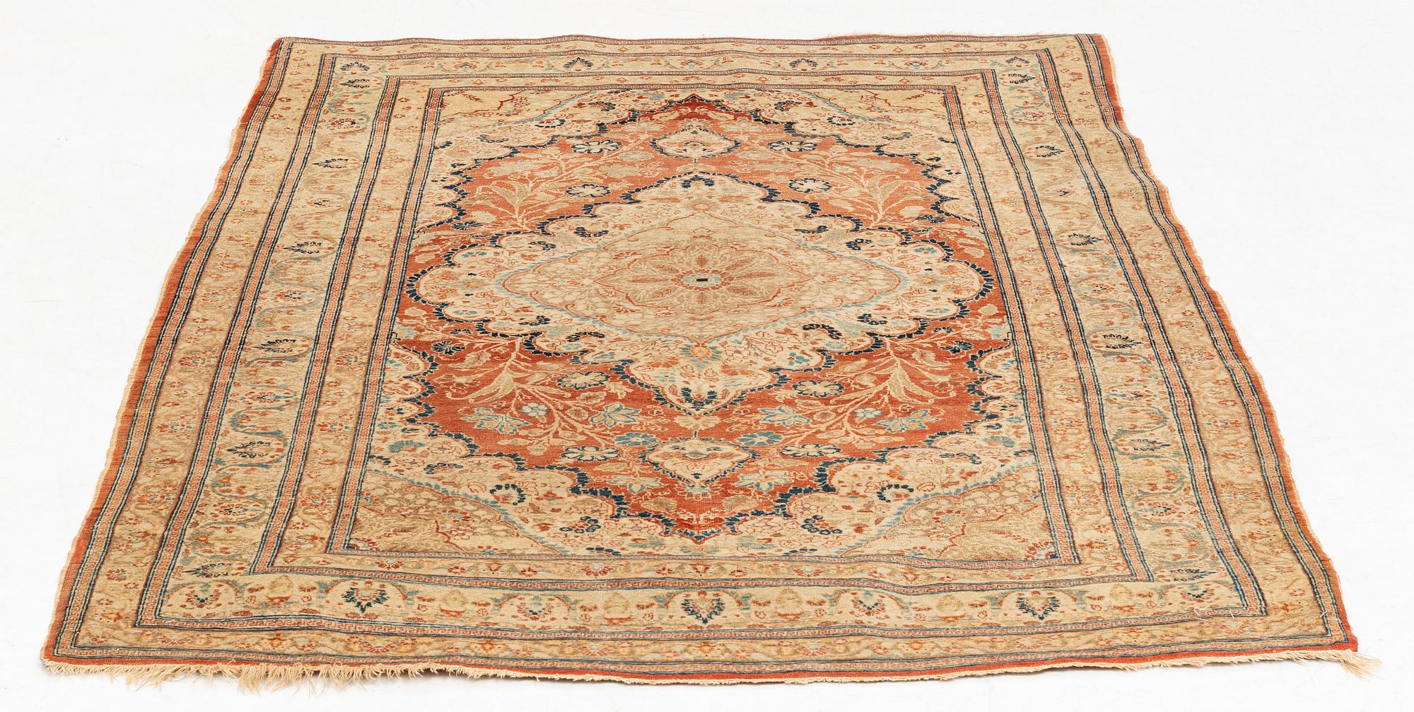 An antique Tabriz rug, ca 174 x 125 cm.