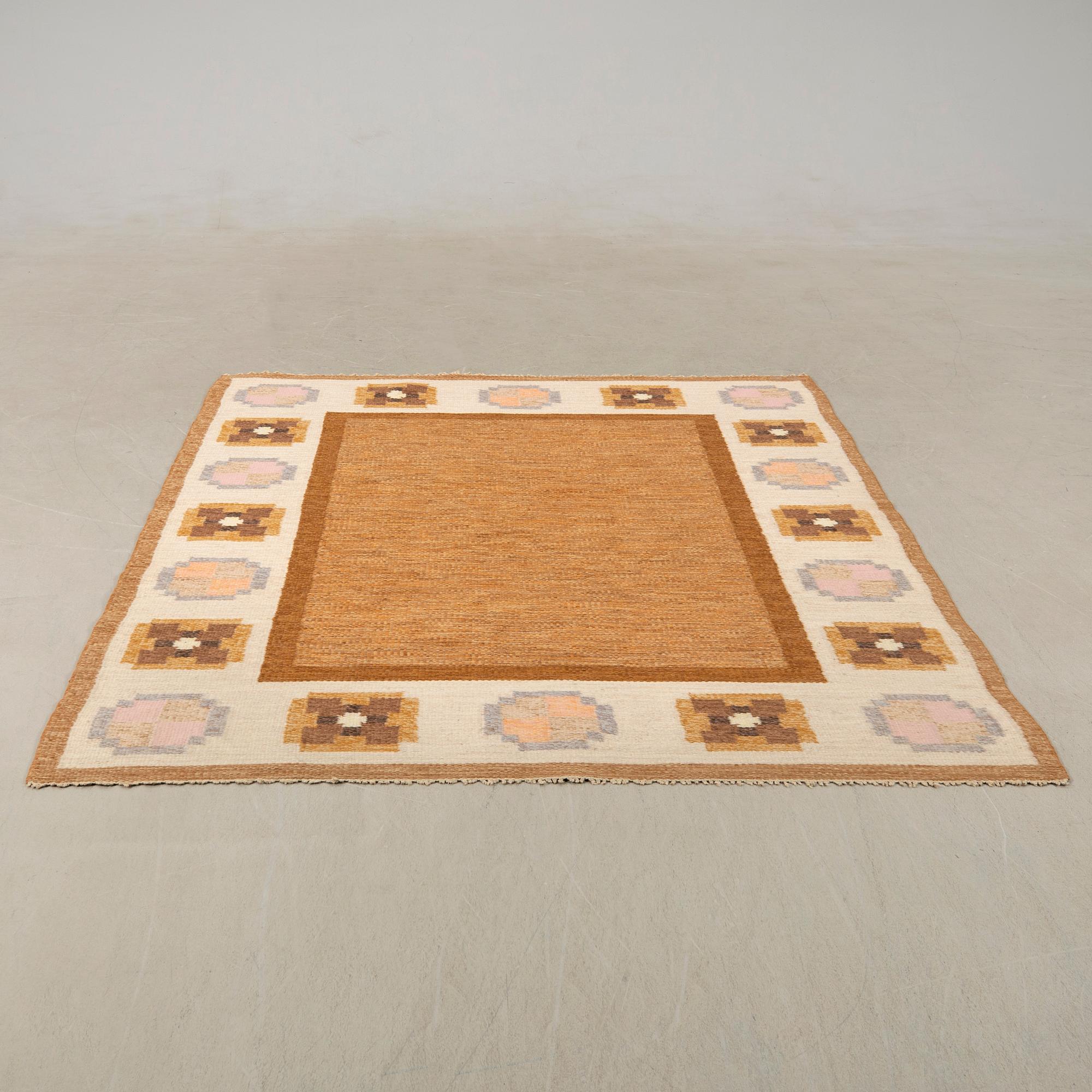 Rölakan rug signed GG, approximately 235x168 cm.