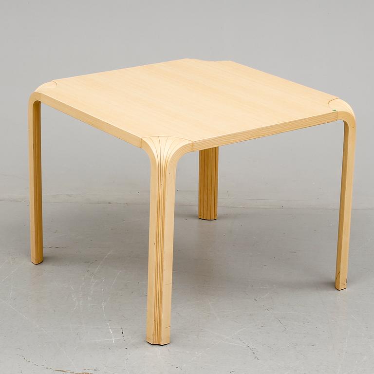 SOFFBORD, "Fan leg table", Alvar Aalto, Artek, 1900-talets slut.