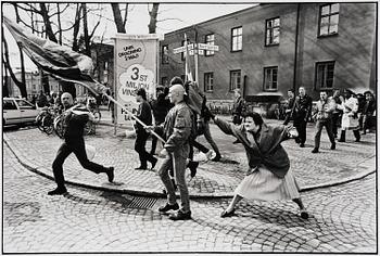 169. Hans Runesson, "Kvinnan med handväskan”, 1985.