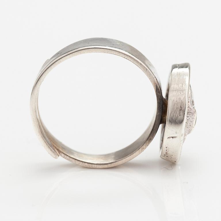 Jorma Laine, Ring "Mörököli", silver. Turun Hopea, Åbo.