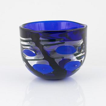 Lars Hellsten, a bowl, Orrefors, 1991.