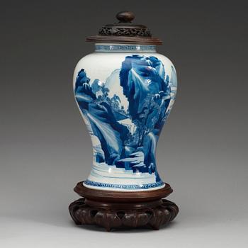 A blue and white vase, Qing dynasty, Kangxi (1662-1722).