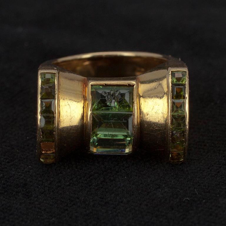 RING, guld och turmaliner, A. Tillander, Helsingfors, Finland 1948. Vikt ca 10,6 g.