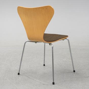 Arne Jacobsen, stolar, 9 st, "Sjuan", Fritz Hansen, Danmark, 1982.