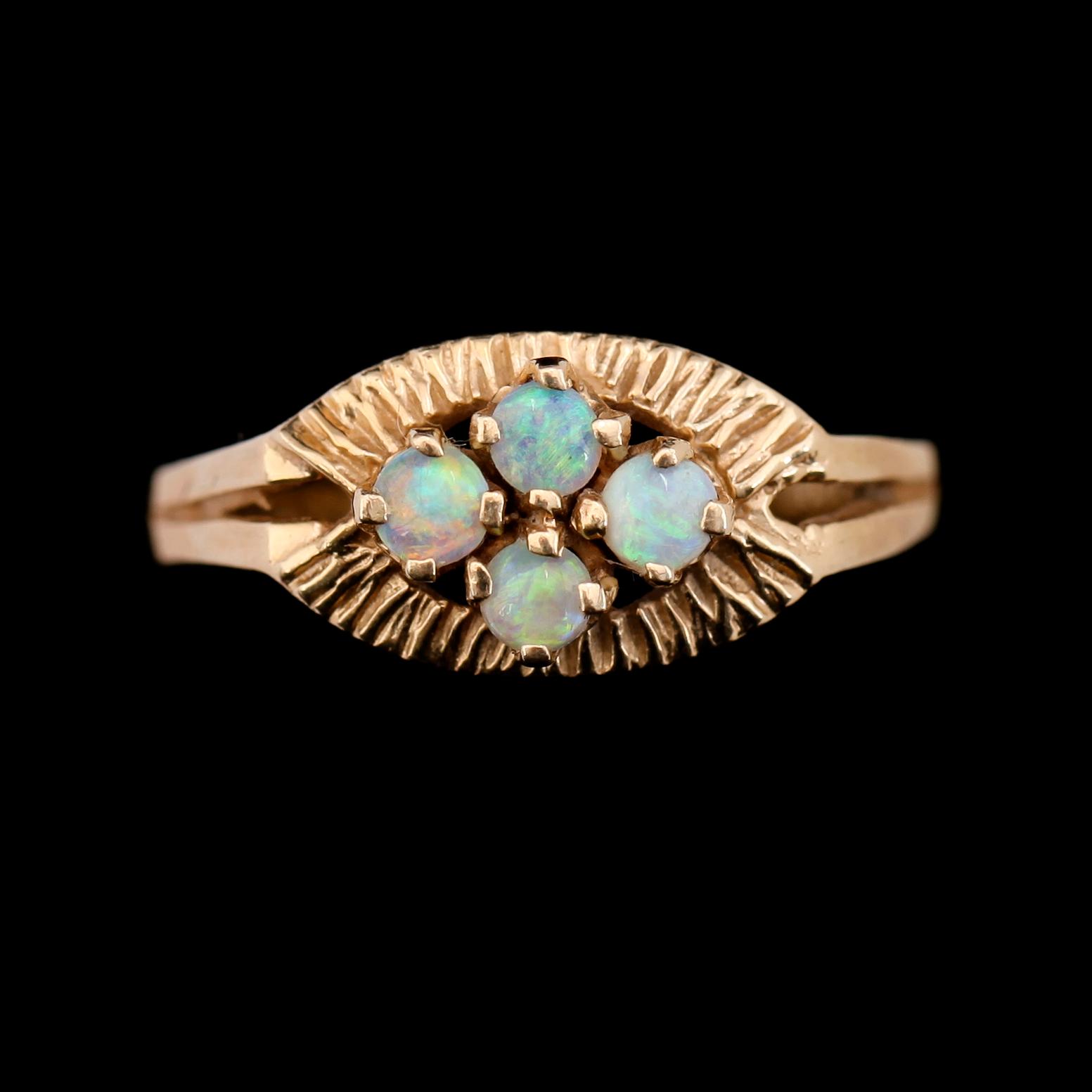 RING, 14K guld och opaler. Total vikt ca 3 g.