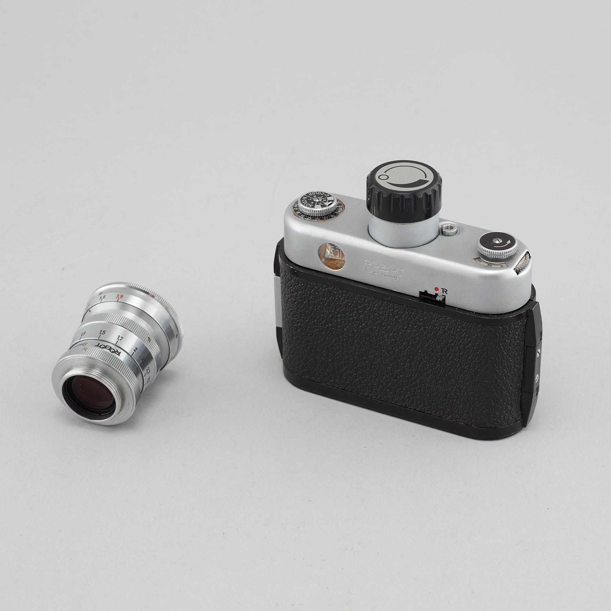 A camera, ROBOT Star II Vollautomat and lens, Tele Xenar 1:3,8/75, second half of the 20th century.