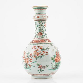 Vas, porslin. Qingdynastin, Kangxi (1662-1722
).