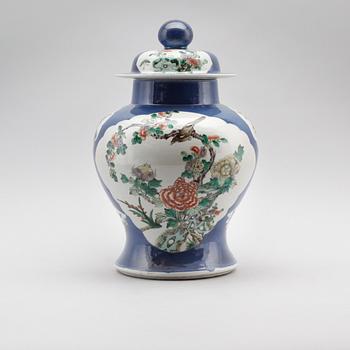 LOCKURNA, porslin, Kina, 1800-tal.