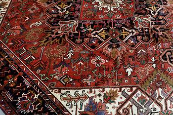 A Heriz/Gorovan carpet, ca 338 x 273 cm.