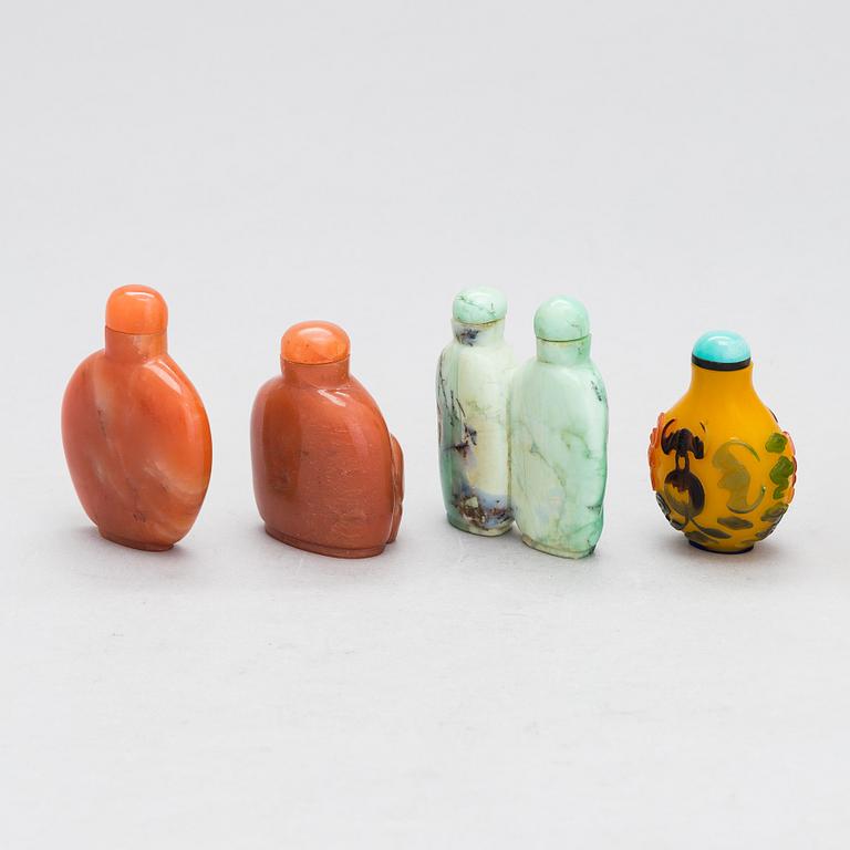 A set of 16 Chinese snuffbottles, 19th/20th Century.