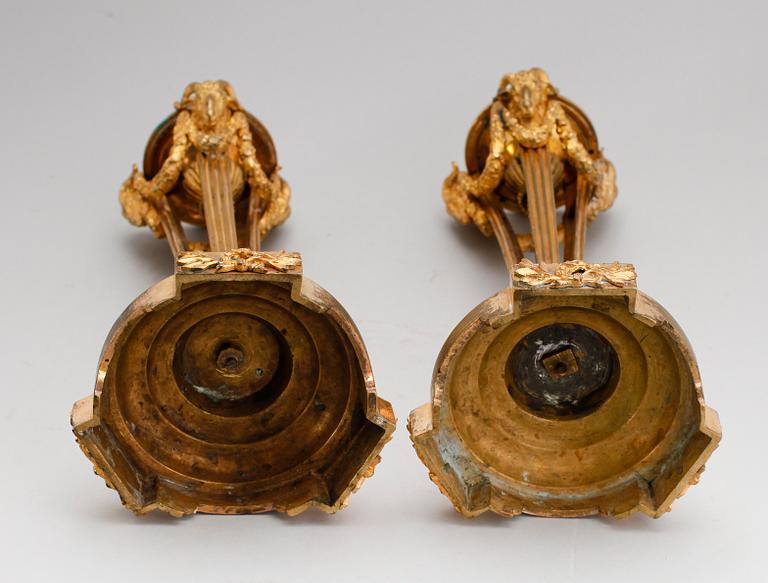 LJUSSTAKAR, 1 par, förgylld brons, empire, Ryssland, tidigt 1800-tal.