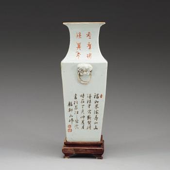 VAS, porslin. Sen Qing dynastin (1644-1912), med hallmärke.