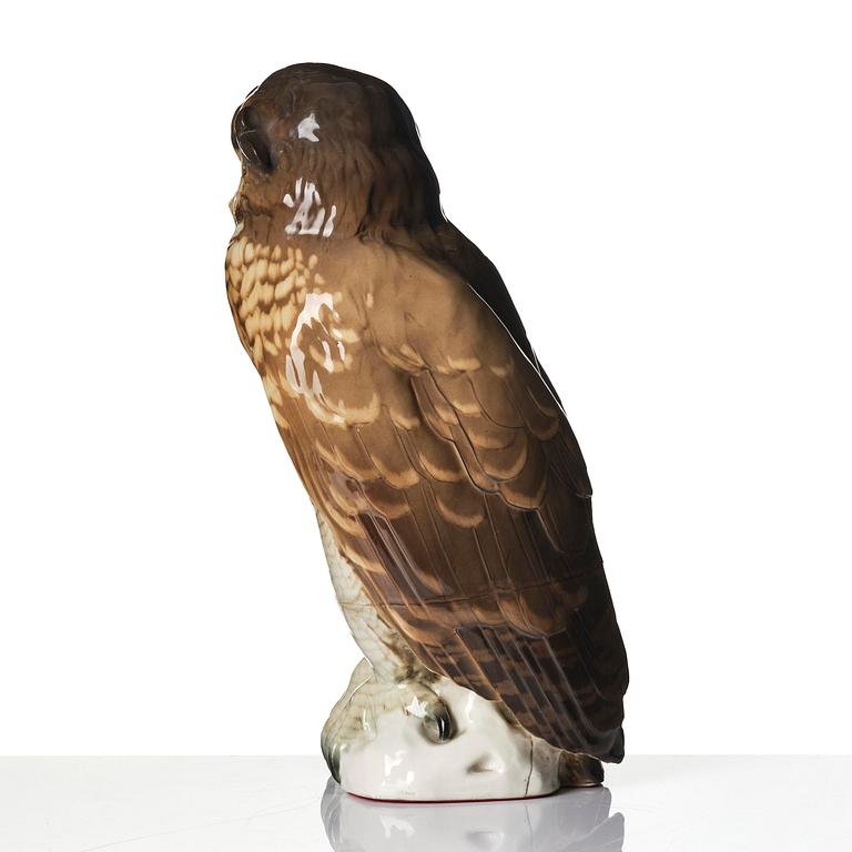 Waldemar Lindström, Skulptur, "Berguv", glaserat porslin,  Rörstrand, 1900-talets början.