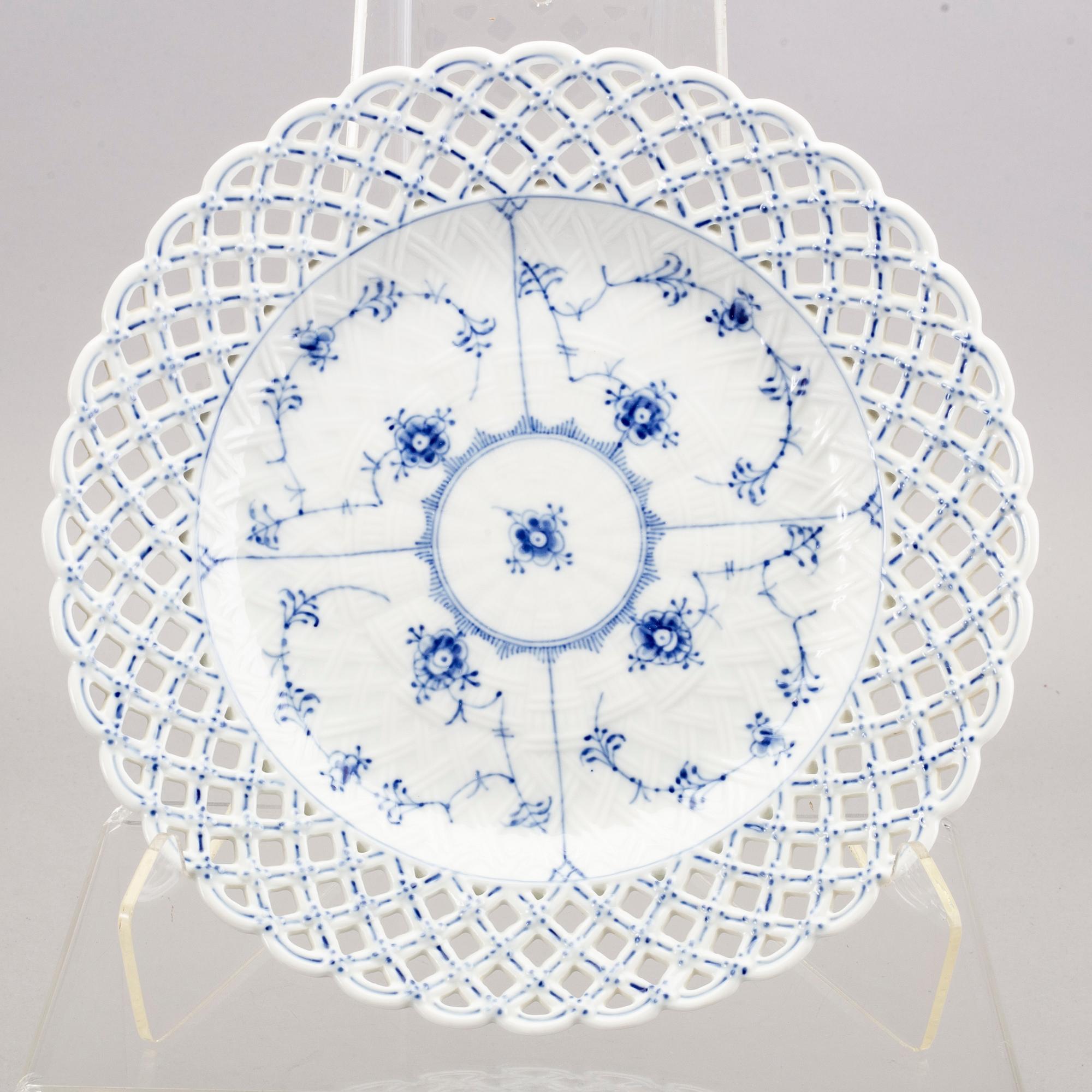 A TEA- AND COFFEESET MUSELMALET ROYAL COPENHAGEN 42 PCS.