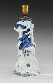 A blue and white base for a lemon basket, Qing dynasty, Jiaqing (1796-1820).