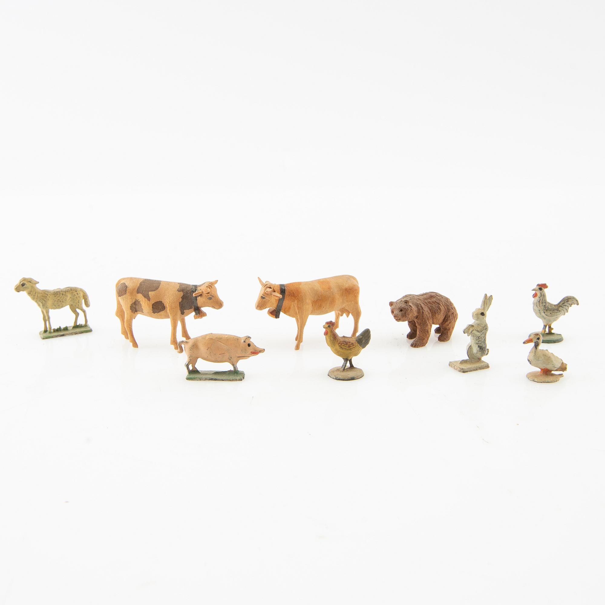 Miniature animals, approximately 28 pieces, circa 1900.