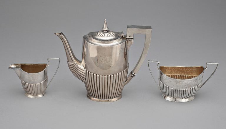 KAFFESERVIS, 3 delar, silver, Finland 1917 resp Sheffield 1912-13. Totalvikt ca 800 gram.