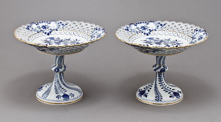 UPPSATSSKÅLAR, ett par, porslin, Meissen, 1900-talets mitt.