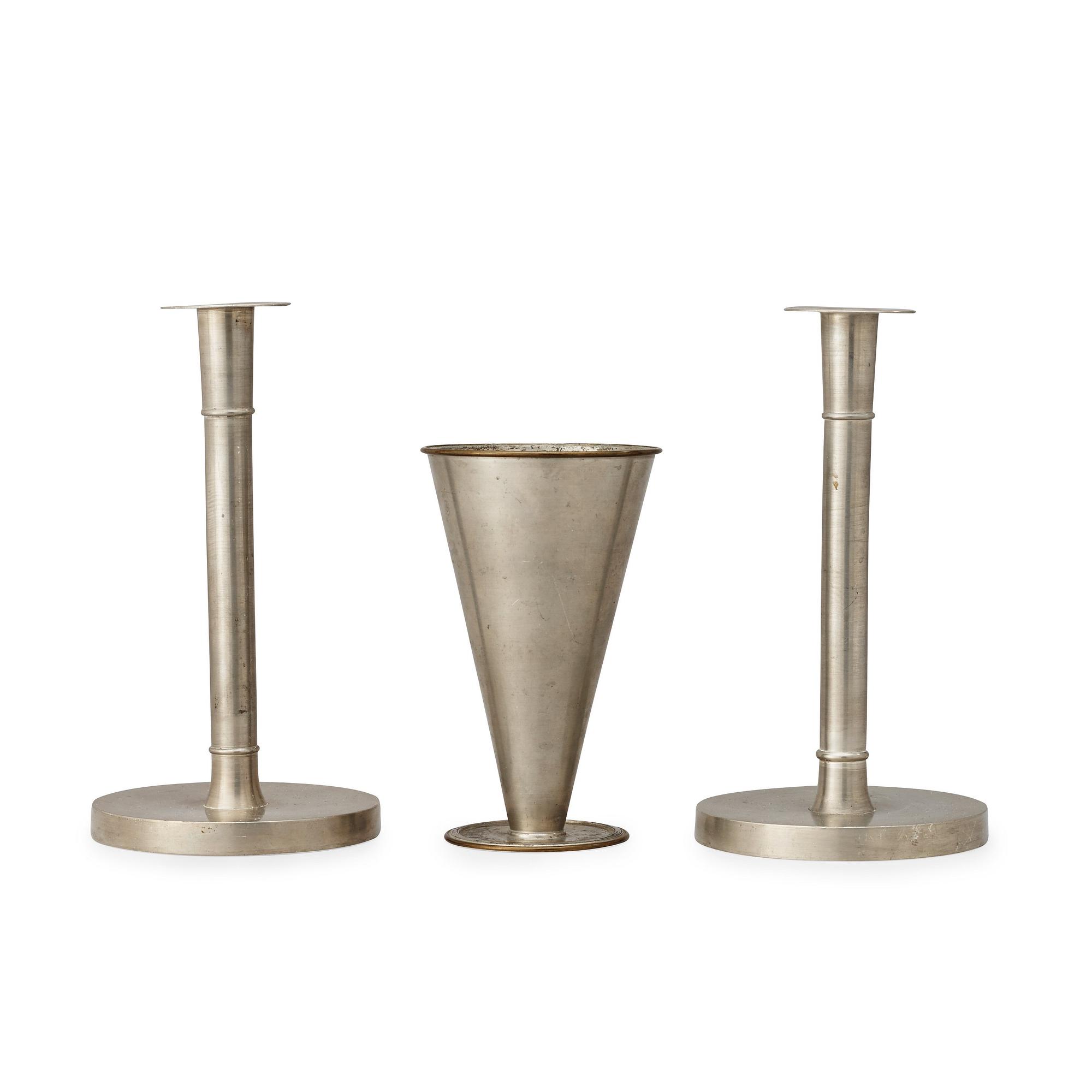 BJÖRN TRÄGÅRDH, sannolikt, vas och ljusstakar, ett par,  Firma Svenskt Tenn, Stockholm 1928-29.