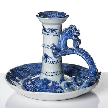 Ljusstake, porslin. Qingdynastin, Qianlong (1736-95).