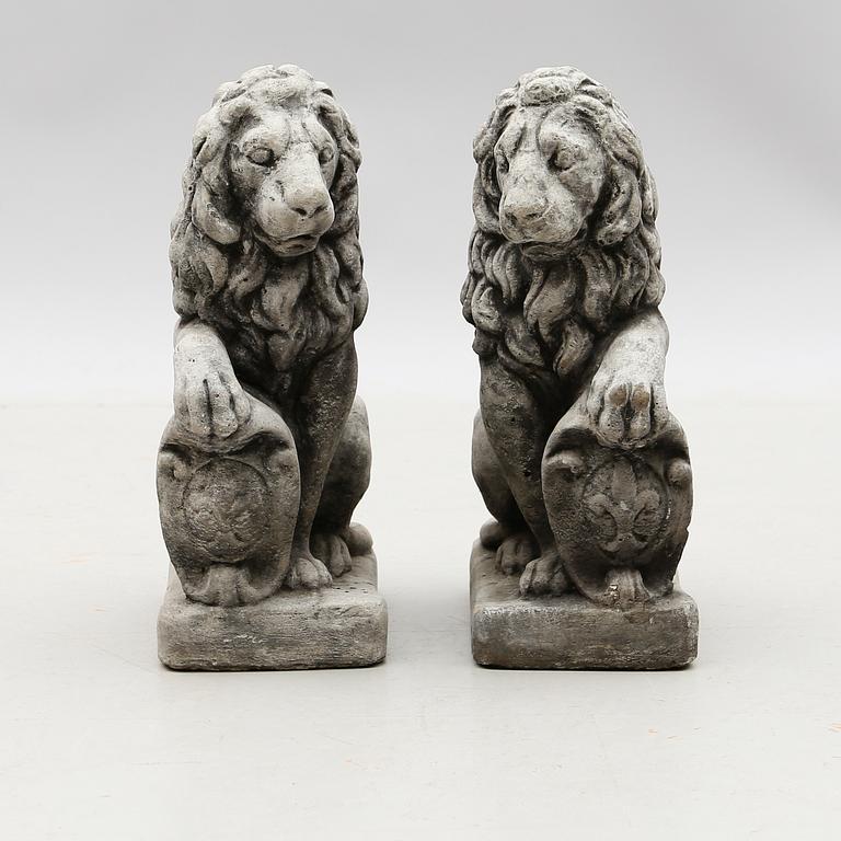 TRÄDGÅRDSSKULPTURER, 1 par, stenmassa, modern tillverkning.