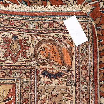 ANTIQUE TABRIZ FIGURAL. 191 x 138,5 cm.