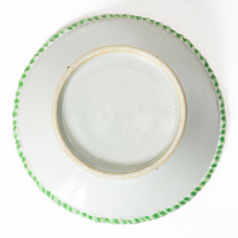 A set of six Chinese export porcelain service pieces, Qing dynasty, Qianlong (1736-95).