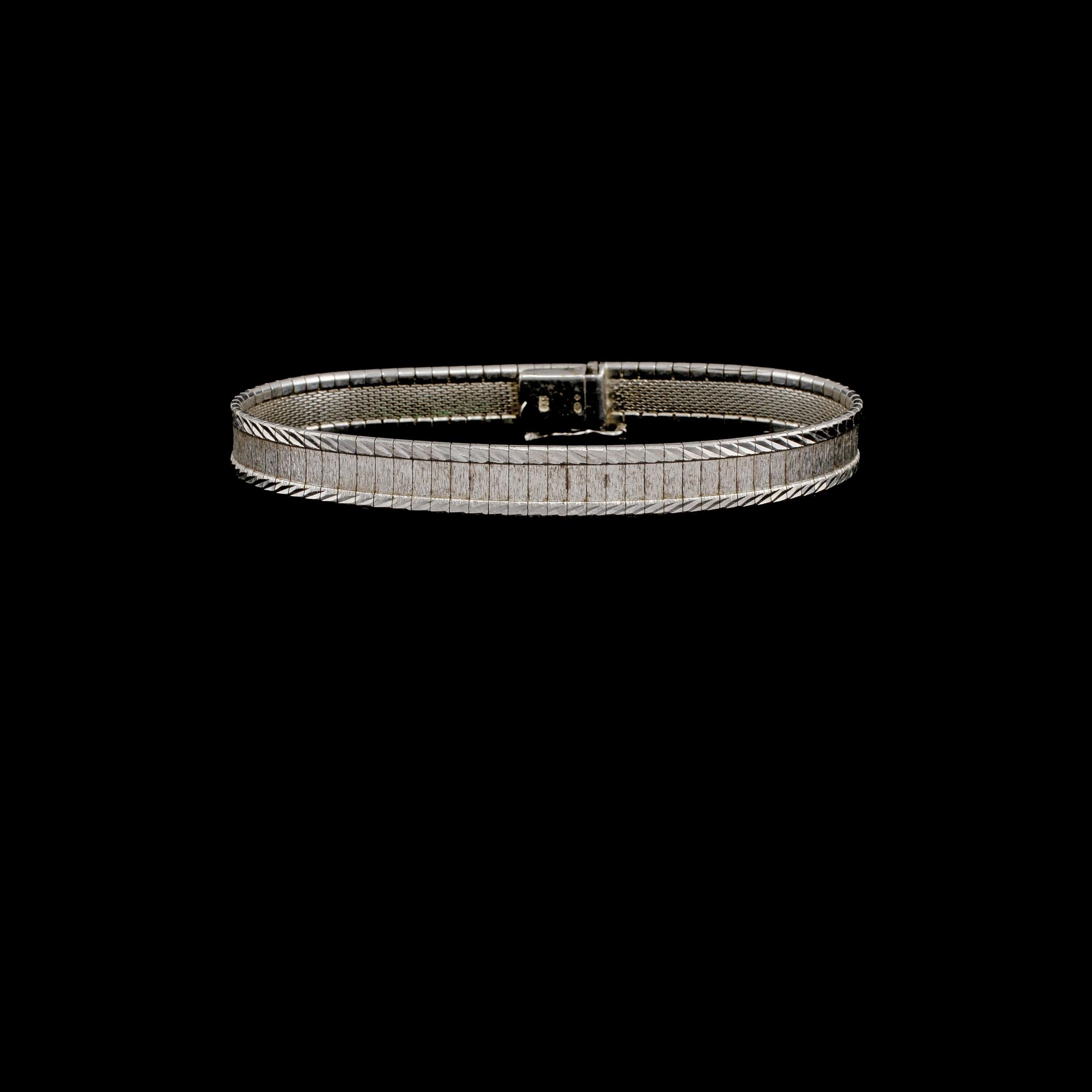 ARMBAND, silver, importstämplat. Vikt 16 g.