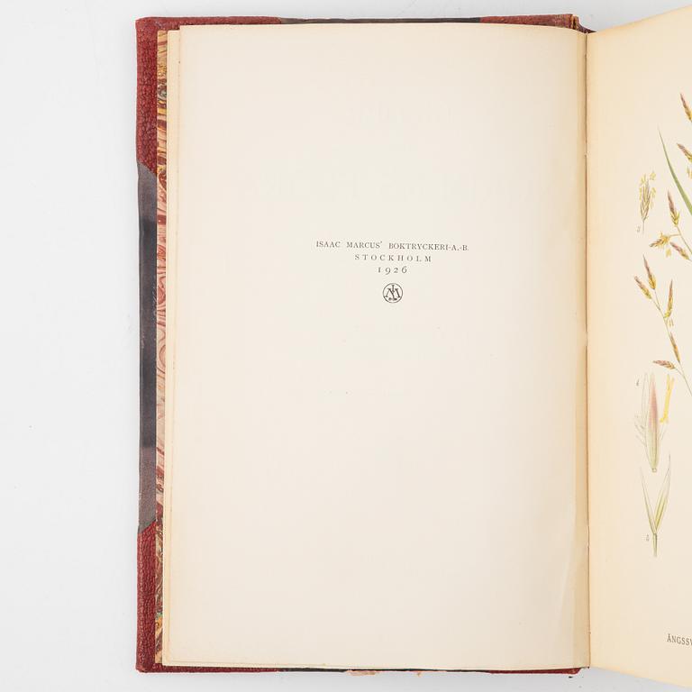 "Bilder ur Nordens Flora", C.A.M Lindman, Wahlström & Widstrand, Stockholm 1922-26 (3 volumes).