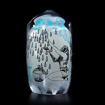 SINI MAJURI & ELLA VARVIO, A GLASS SKULPTURE. Comic art in glass, Rainy City. Signed. 2015.