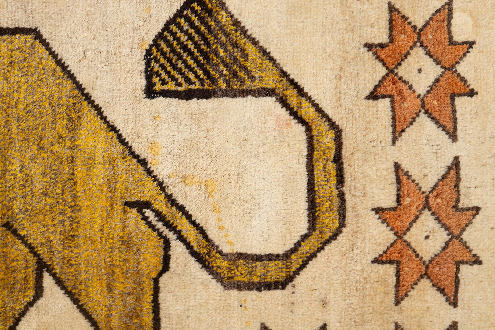 A rug, possibly Shiraz, c. 192 x 104 cm.