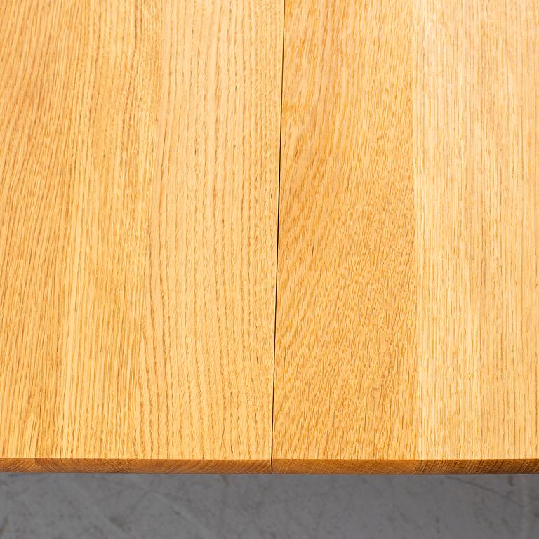 HANS J WEGNER, a oak dining table model CH339, Carl Hansen & Son, Denmark.