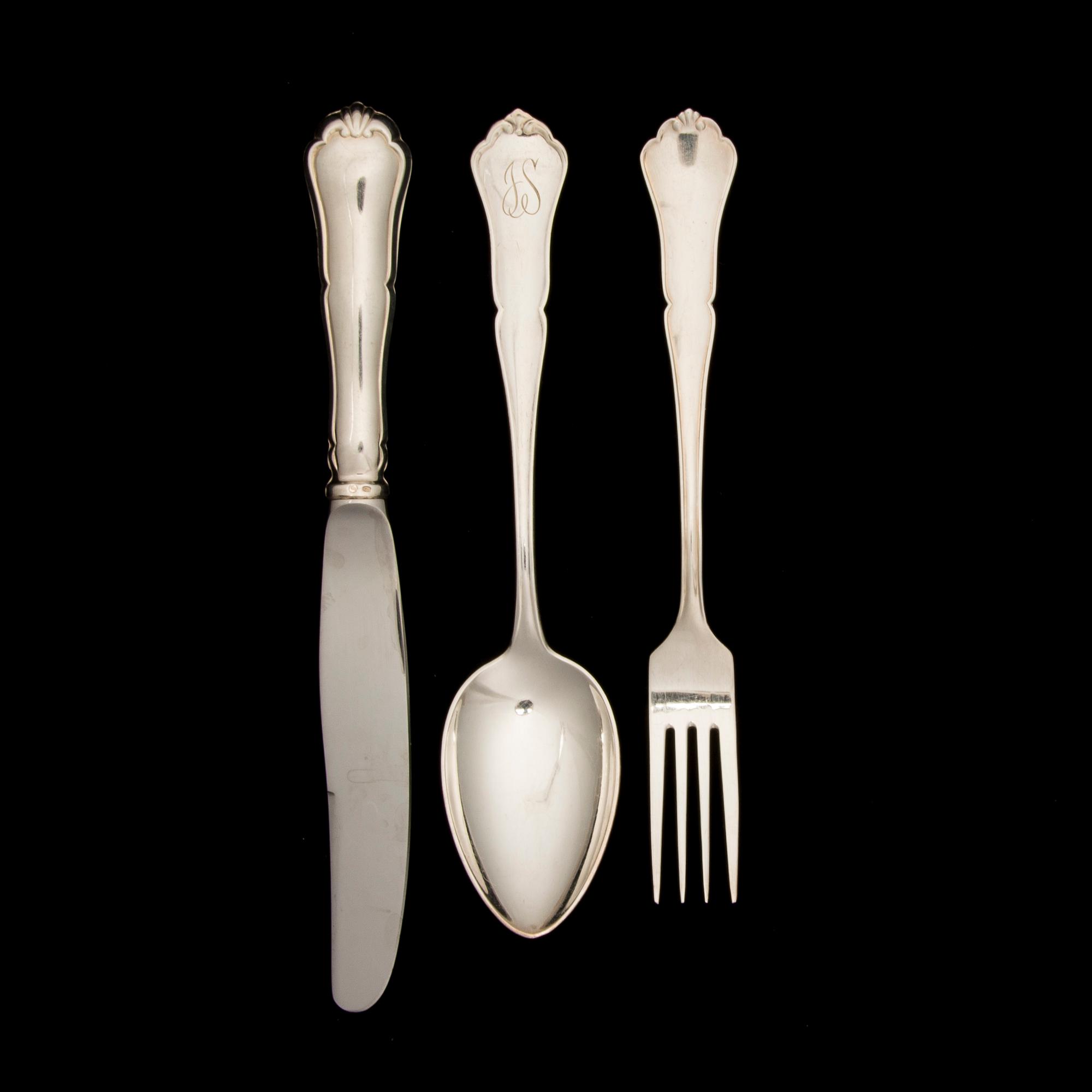 BESTICKUPPSÄTTNING, 18 delar, silver och nysilver, "Chippendale". 1900-talets senare hälft.